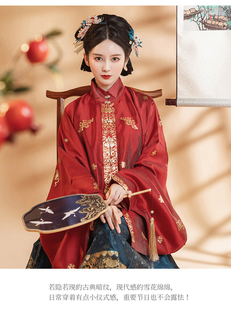 Ming Dynasty Hanfu Formal Wear | Bright red stand-up collar short jacket + gold-embroidered horse-face skirt, luxurious and festive style