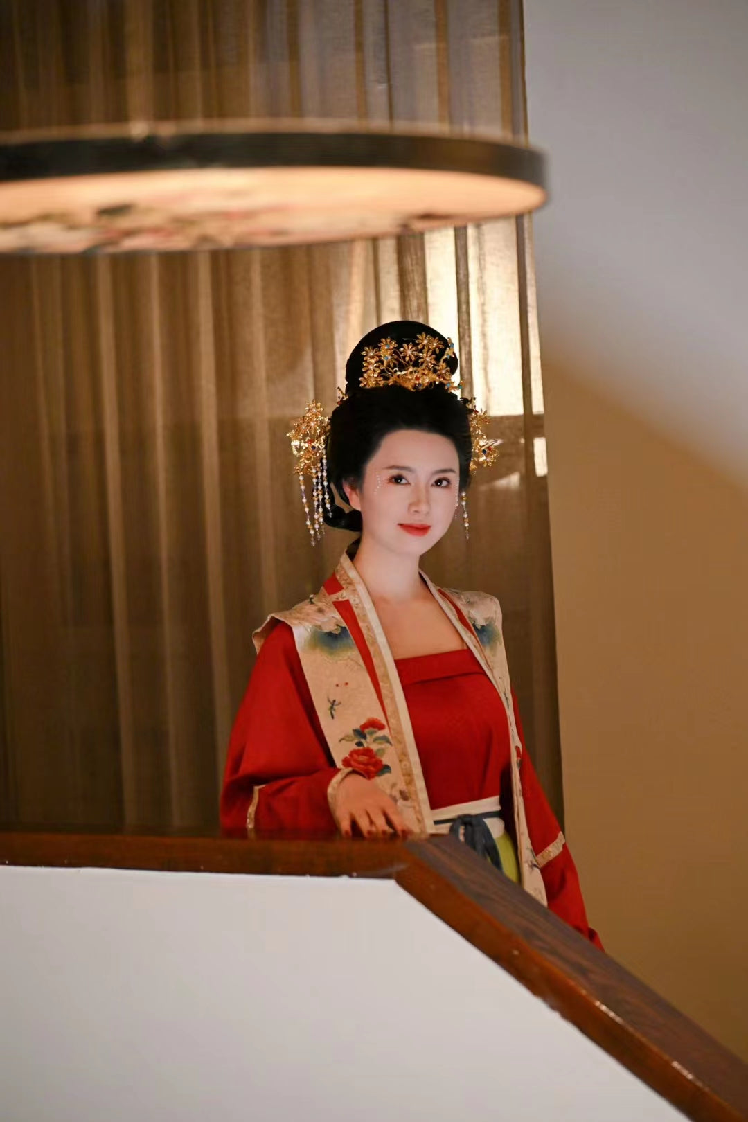 Song Dynasty Hanfu Set | Bright red wide-sleeved shirt + gradient horse-face skirt, Song Dynasty style restoration traditional Chinese dress 