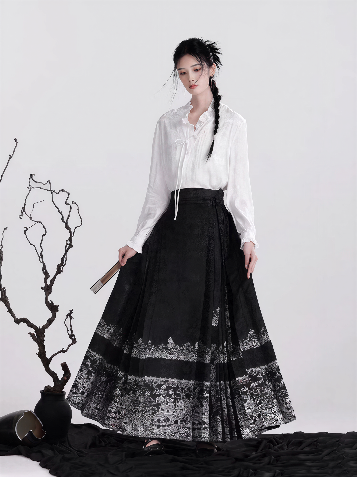 Traditional Chinese horse-face skirt | Black and white retro art print (modern retro style) 